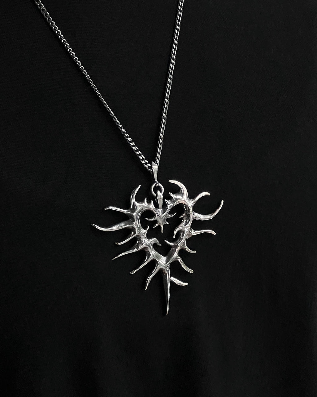 Thorn Heart | Necklace with boil