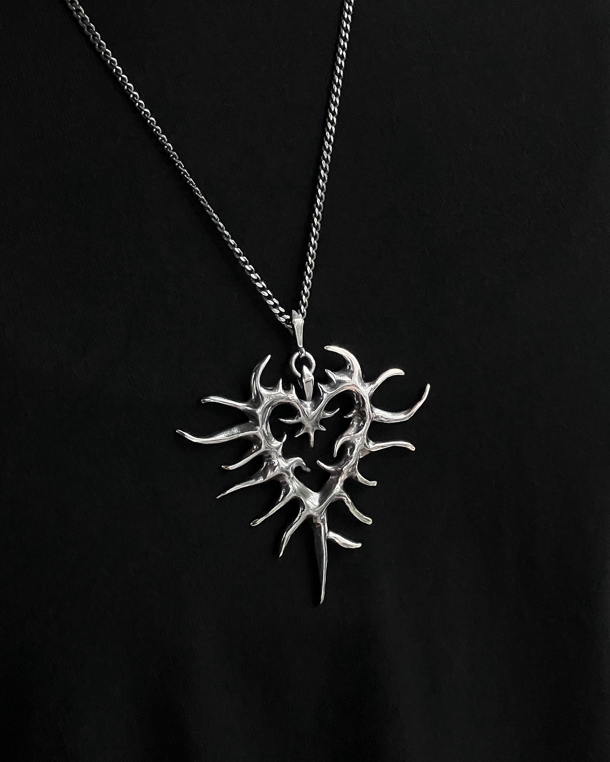 Thorn Heart | Necklace with boil